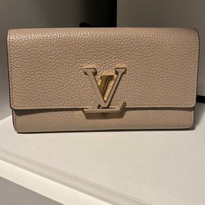 Authentic Used Louis Vuitton Capucines Wallet - selling as is